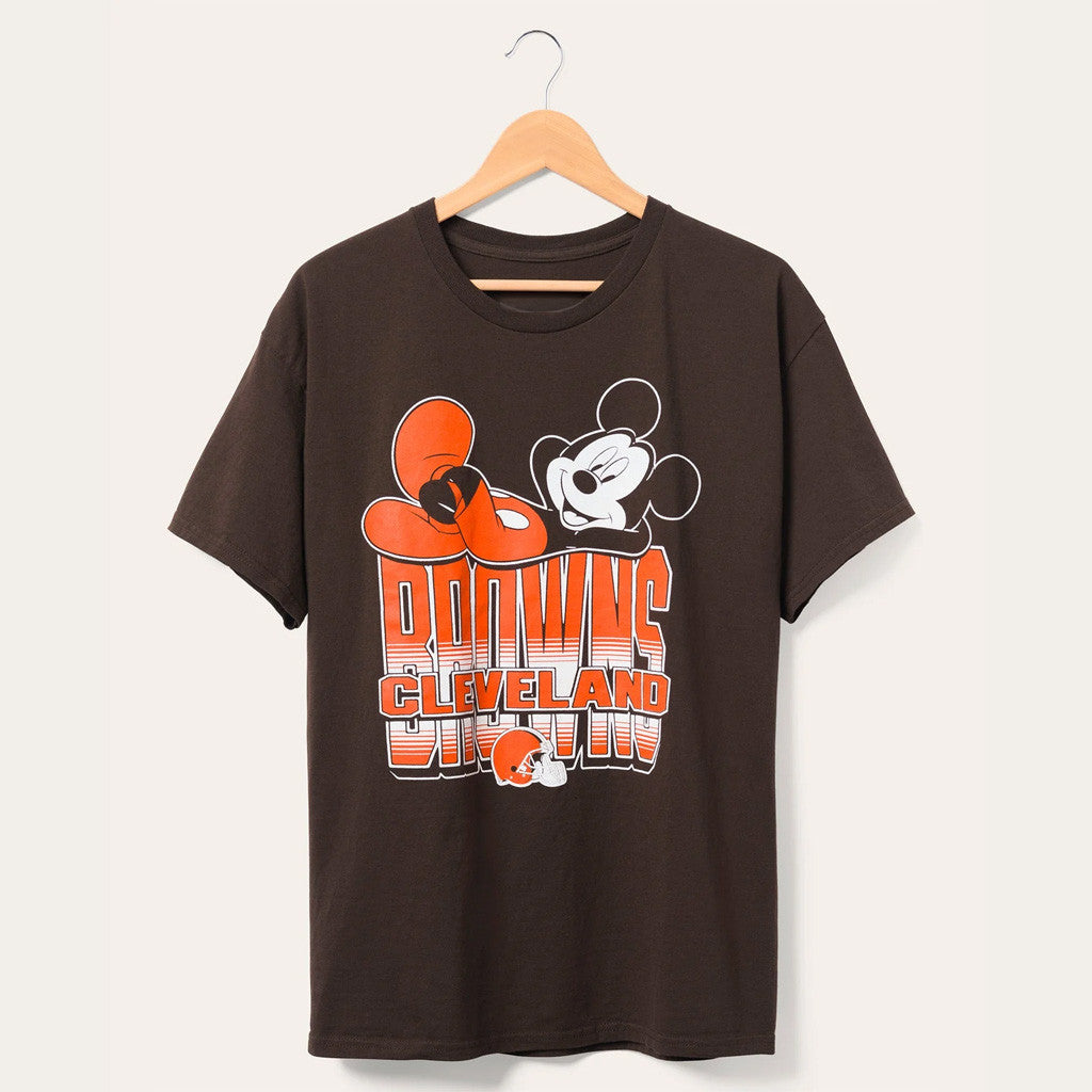 D X Junk Food Football Collection Merch Cleveland Browns Mickey Kick Back T-Shirt Gifts For Fan - Merchluma